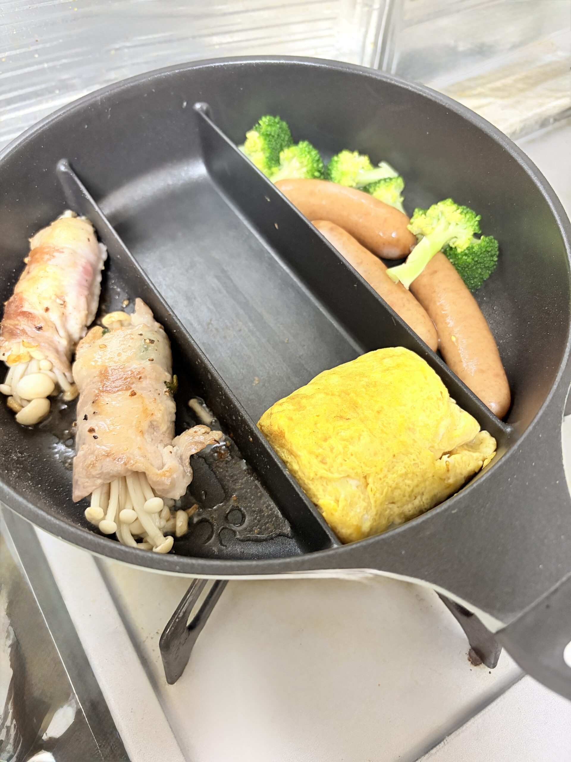 仕切りフライパン センターエッグトリプルパン